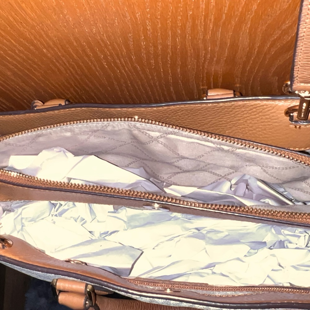 Michael Kors White Handbag/crossbody - Picture 12 of 12